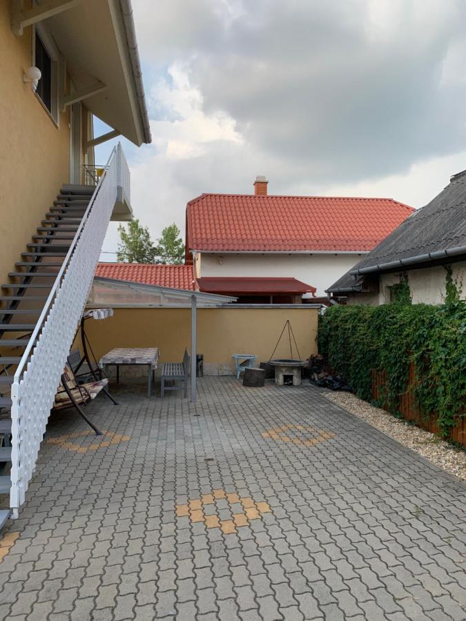 Gazlang Apartman ไฮจ์ดุสโซบอสโล ภายนอก รูปภาพ