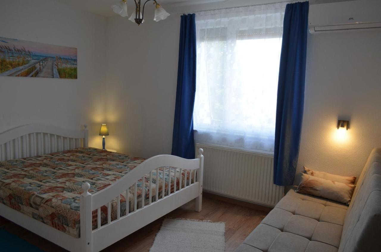 Gazlang Apartman ไฮจ์ดุสโซบอสโล ภายนอก รูปภาพ