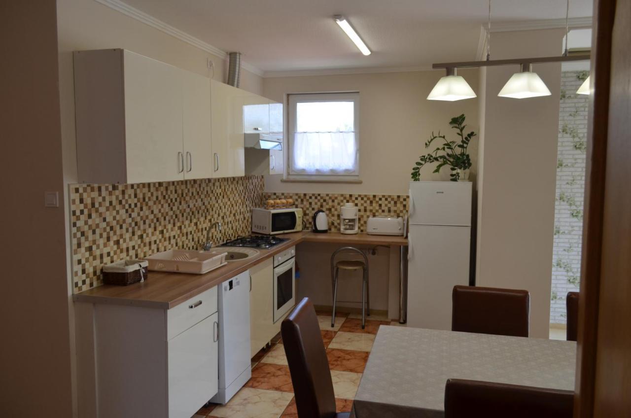 Gazlang Apartman ไฮจ์ดุสโซบอสโล ภายนอก รูปภาพ