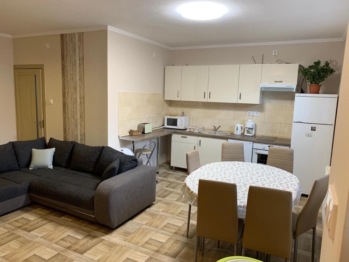 Gazlang Apartman ไฮจ์ดุสโซบอสโล ภายนอก รูปภาพ